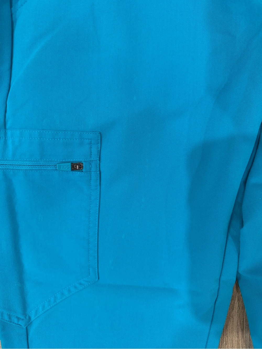 Figs Scrub Set Rafaela Top & Zamora Bottoms - Teal Blue - Picture 11 of 14
